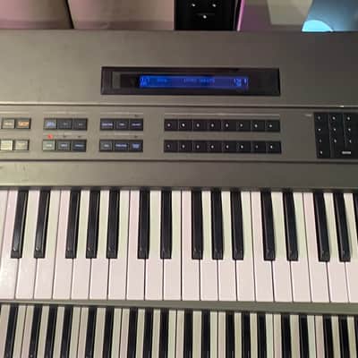 Roland Super JX-10 76-Key Analog Polyphonic Synthesizer with PG800 Programmer