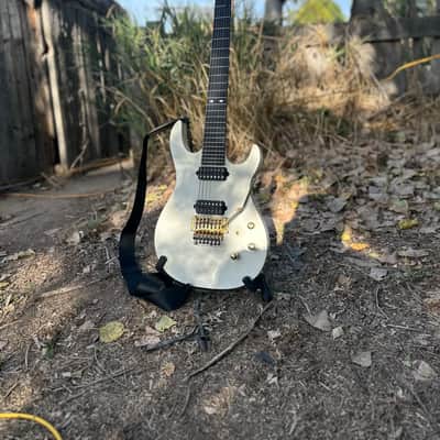Carvin Dc727 - White 7 string with original Floyd image 2