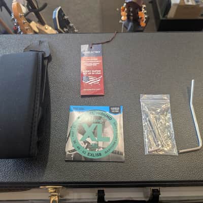 Danelectro The 66BT Baritone with Tremolo 2018 - Three Tone Sunburst image 7