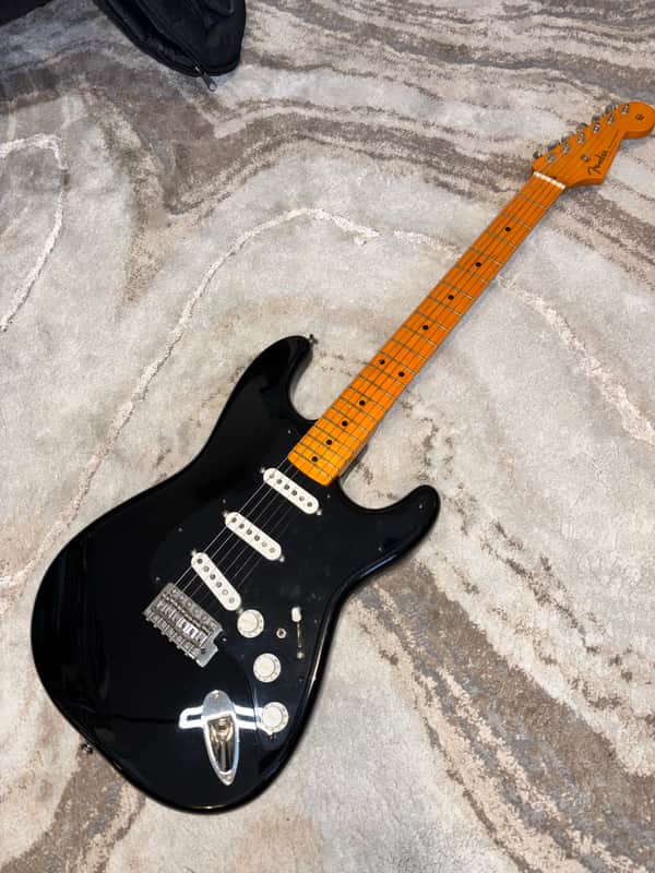Fender Stratocaster 2018 - Black image 1