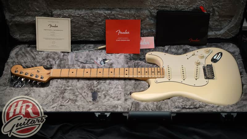 Fender American Professional Stratocaster with Maple Fretboard 2017 - 2019 - Olympic White image 1