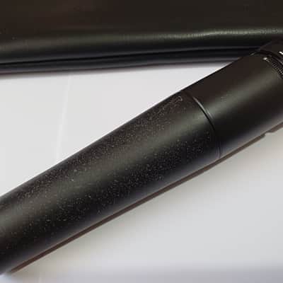 Shure SM57 Cardioid Dynamic Microphone - with zip case and mic clip image 9