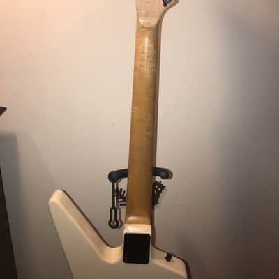 Warmoth Nomad body matching Gibson Explorer, white, EMG