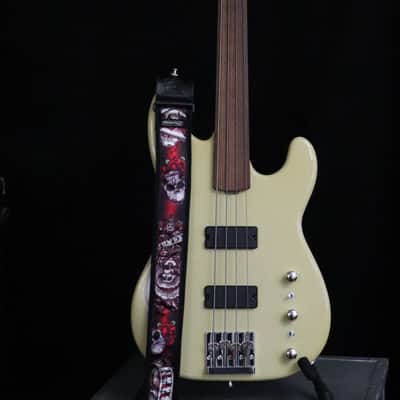 Hot Wire Bass Prezz Fretless 2022 - Nitro image 1