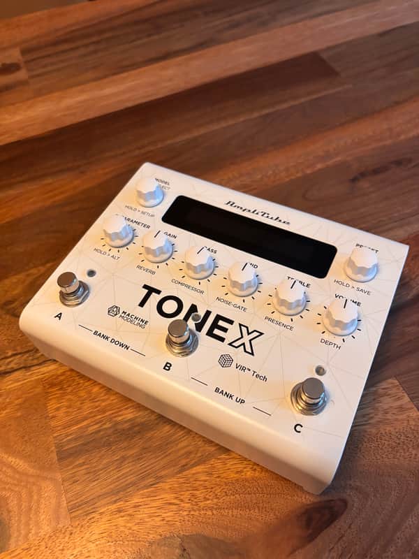 IK Multimedia ToneX Pedal Limited Edition 2024 - White image 1