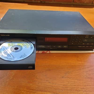 TASCAM CD-401 Mark 1 1990 - Black image 9