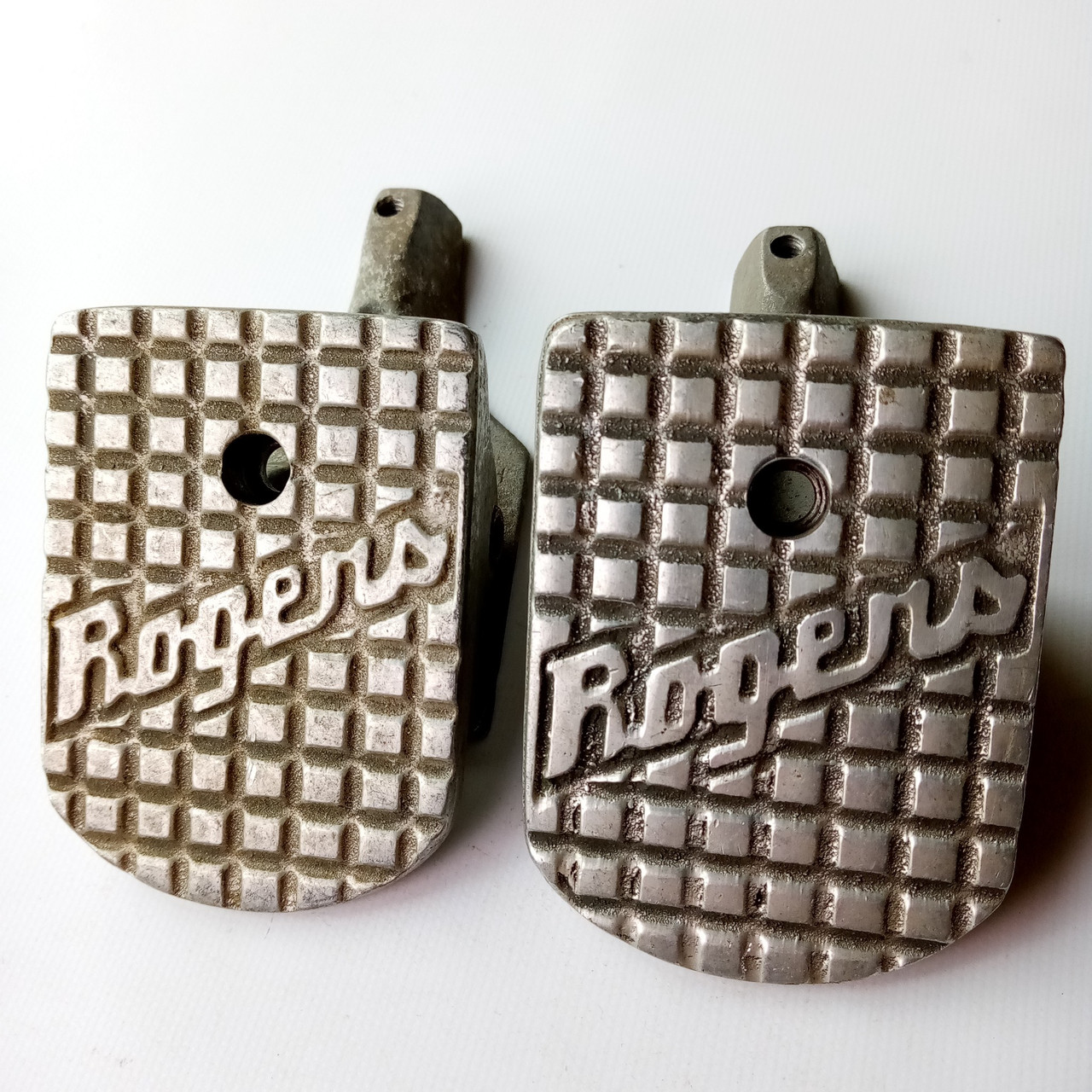 Rogers 2x Solid Footboard Heel Plates Swivomatic Bass Drum Foot Pedal Swivo USA — main photograph