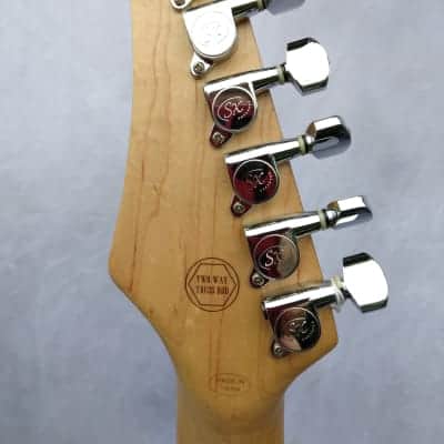 SX Vintage Series Stratocaster 2000s - Tobacco Burst image 5