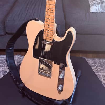 Fender Highway One Telecaster with Maple Fretboard 2006 - 2009 - Honey Blonde Transparent image 4