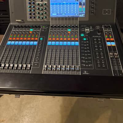 Yamaha CL1 56 Input Digital Mixing Console 2012 - Present - Black image 7