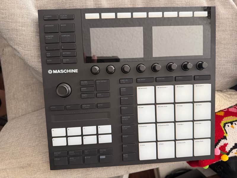 Native Instruments Maschine MKIII 2010s - Black image 1