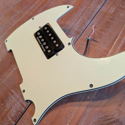 Seymour Duncan Duncan Distortion DD Humbucker Guitar Pickup On Tele Pickguard Black Pickup, White Pickguard 16.64K image 4