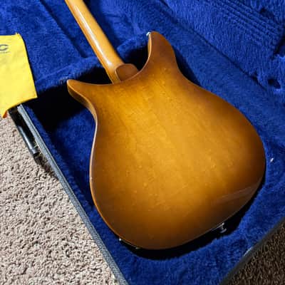 Rickenbacker 1979 320 - Autumnglo image 17