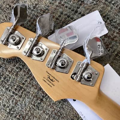 Squier Classic Vibe '60s Jazz Bass Fretless in 3-Color Sunburst image 6
