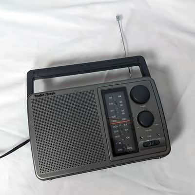 Radio Shack 12-726 Portable AM/FM Radio, AC/DC, Works and Sounds Great image 4