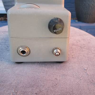 Dearmond 60B Tremelo effect pedal 1960 RARE near Mint in box image 4