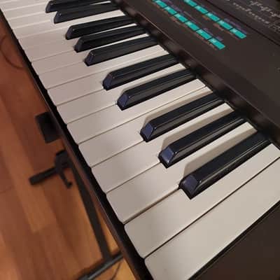 Yamaha DX7 – Vintage FM Synthesizer (110V)
