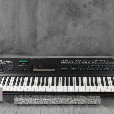 YAMAHA DX7 II-D Digital Programmable Synthesizer in Good Condition
