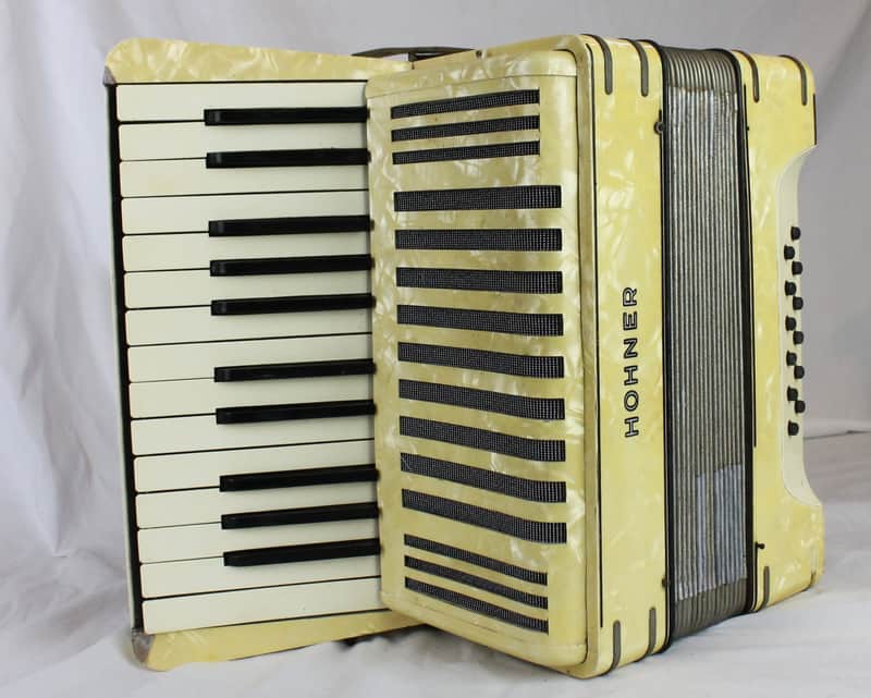 7880 - Buttercream Hohner Student II Piano Accordion MM 25 12 image 1