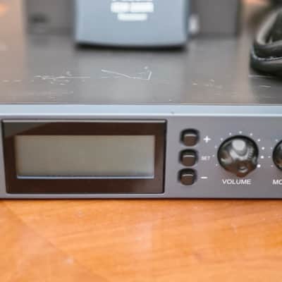 T.Bone the t.bone IEM 200T + IEM 200R In-Ear Monitor Set UHF/PLL 820-844MHz image 4