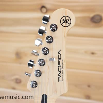 Yamaha PAC112V-VW Pacifica HSS with Rosewood Fretboard - Vintage White image 10