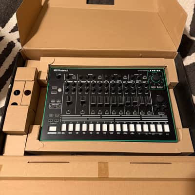 Roland AIRA TR-8 Rhythm Performer Drum Machine 2014 - Present - Black image 4