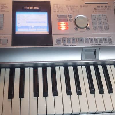 Yamaha Portable Grand DGX-305 76 key digital piano - Silver | Reverb Yamaha Portable Grand DGX-305 76 key digital piano - Silver | Reverb