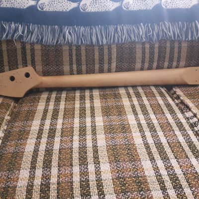 WD 21 Fret Jazz Bass Neck Rosewood Fretboard 34" Scale image 7