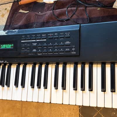 Roland XP-10 Keyboard Synthesizer Vintage Synth 61 Keys new LCD screen Read image 3