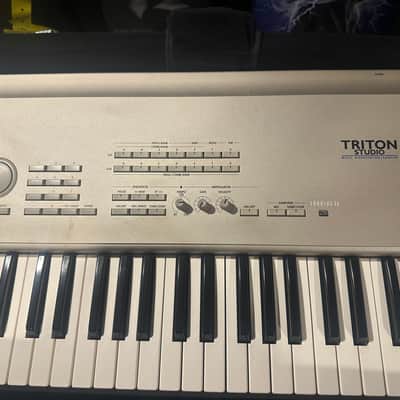 Korg Triton Studio 88-Key 120-Voice Polyphonic Workstation 2002 - 2005 - Silver image 4