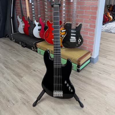 Squier Deluxe Jazz Bass Active V image 2