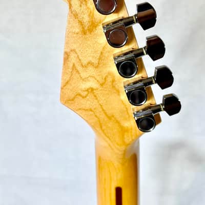 RARE EXCELLENT VINTAGE 1989 FENDER  SQUIER BULLET ELECTRIC GUITAR & USA MOLDED CASE L@@K image 9