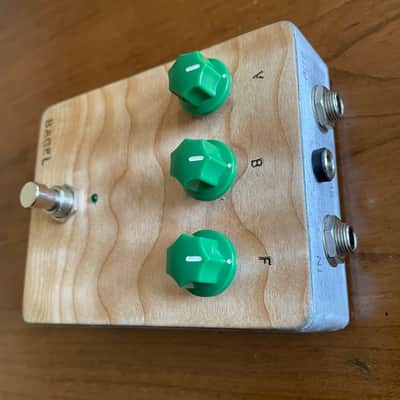 Bagel BC183A Silicon 'Fuzz Face' 2025 - Wood Grain image 6
