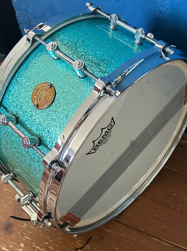 Gretsch New Classic Maple Snare 14×6.5 – Turquoise Glitter image 1