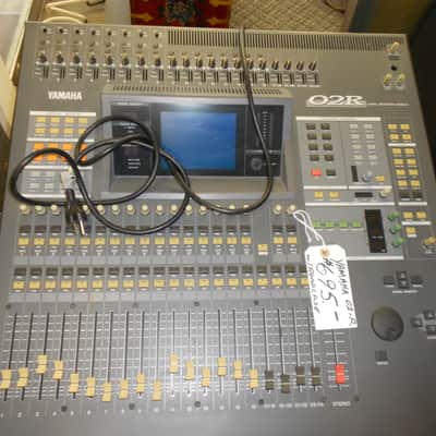 Yamaha 02r Digital Mixing Console, W/roadcase - 2004 - Grey image 4