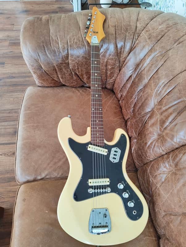 Pleasant SE 218 1960s similar to teisco guyatone mosrite image 1