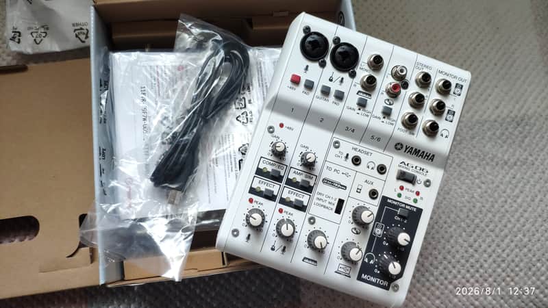 Yamaha AG06 6 Channel Mixer 2010s - White image 1