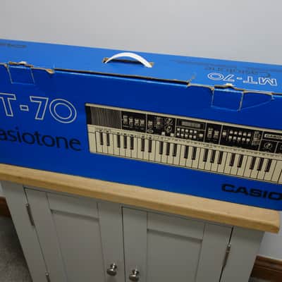 Casio MT-70 Casiotone 49-Key Synthesizer 1982 - 1984 - White / Black