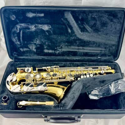 Yamaha YAS-26 Standard Alto Saxophone Lacquered Brass image 2