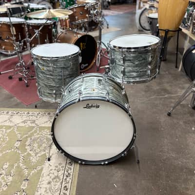 Ludwig 13-16-22 "Super Classic" 1960s - Sky Blue Pearl image 2