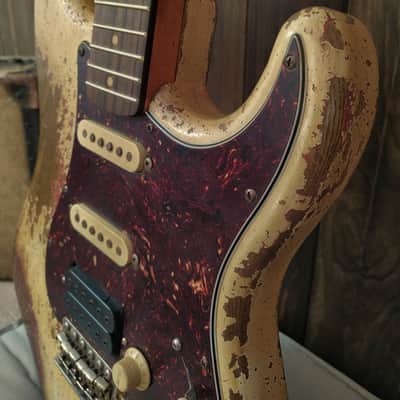 #202603 :: Baldman's Stratocaster set in Dirty Relic Olympic White over Metallic Wine Red : Vintage Aged image 8