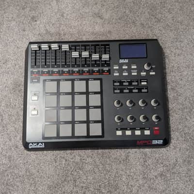 Akai MPD32 2010s - Black image 1