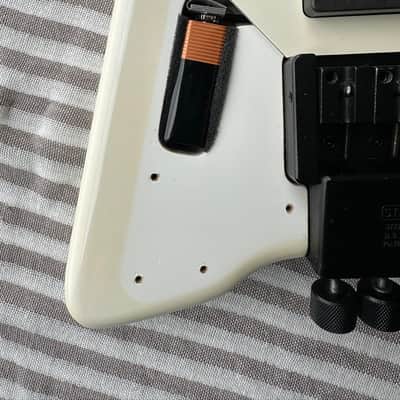 Steinberger XP2A headless bass, 5-bolt GRAPHITE neck, gloss WHITE, Active EMGs, restored by Jeff Babicz, with OEM gig bag, set of light Double-Ball strings, STADB04 single-ball string adapter, hex wrench image 8