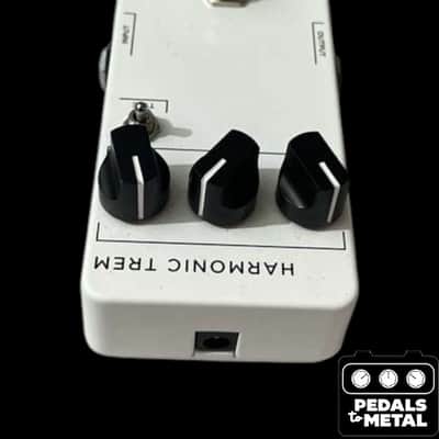 JHS 3 Series Harmonic Trem 2022 - Present - White - X18536 image 3