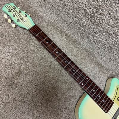 Danelectro 56-U2 Aqua Burst w/ Tweed Dano Gig Bag image 3