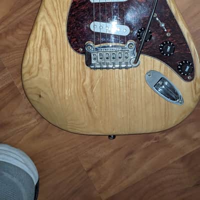 G&L Legacy (first year production Tribute Korea 2003),Natural gloss finish on Ash , Fullerton USA 2017 left handed replacement neck,-rosewood board , fender locking tuners, CLF-100 vintage Alnicos image 3