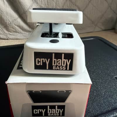 Dunlop 105Q Cry Baby Bass Wah 1999 - Present - White image 2