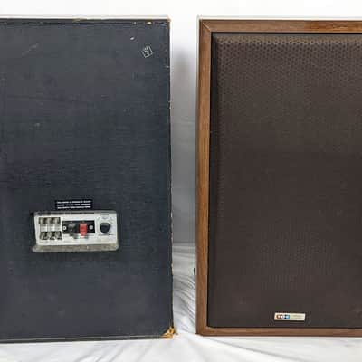 Pair of BIC Venturi Model 22 Vintage 3-Way Speakers - Woodgrain image 17