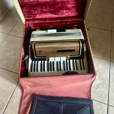 1950s - 60s Hohner Arietta 11M image 8