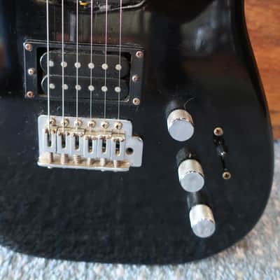 Vintage 1989-91 Fender Squier II (MIK) Stratocaster Guitar Good Condition Black Made In Korea image 5